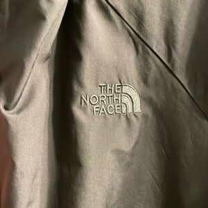North Face Women’s Windbreaker XL